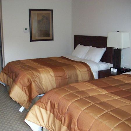 Price Pointe Inn Waukesha Exterior photo
