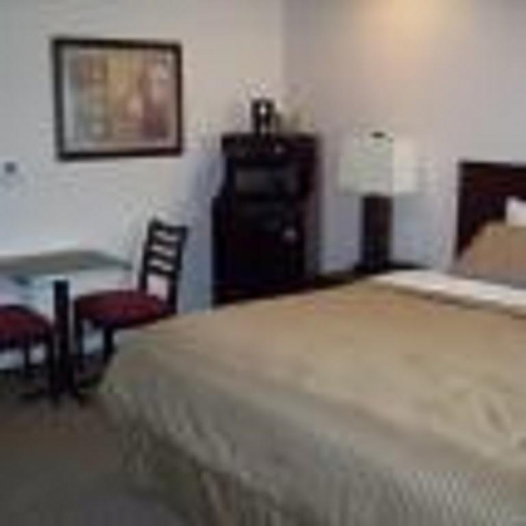 Price Pointe Inn Waukesha Exterior photo