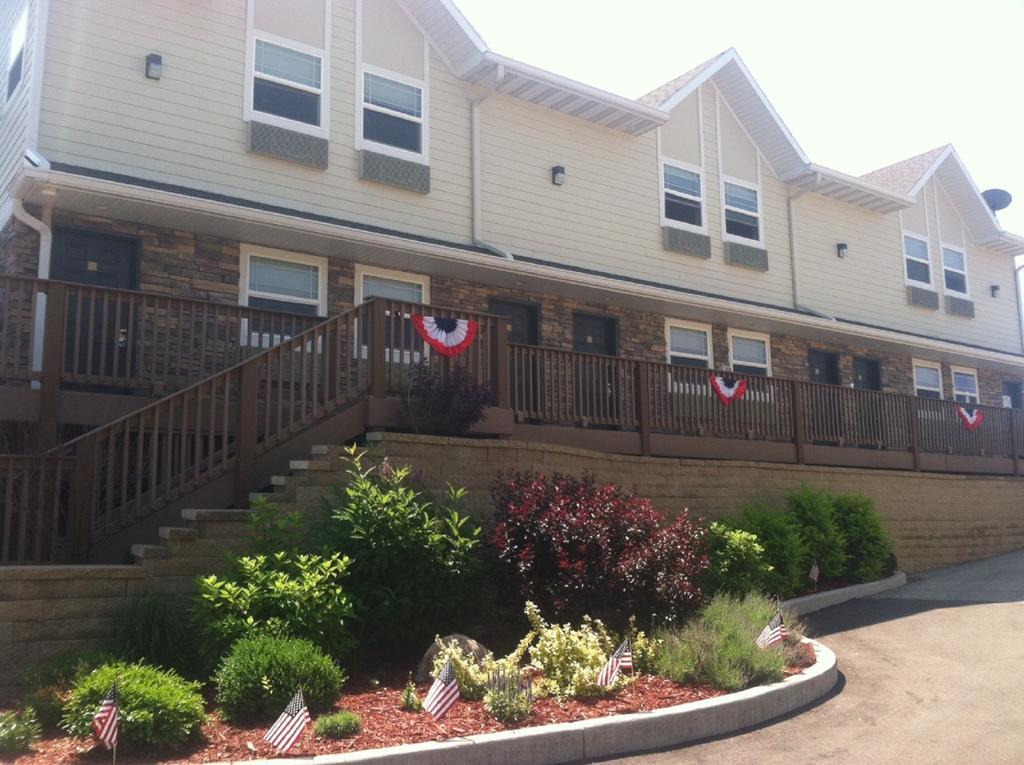 Price Pointe Inn Waukesha Exterior photo