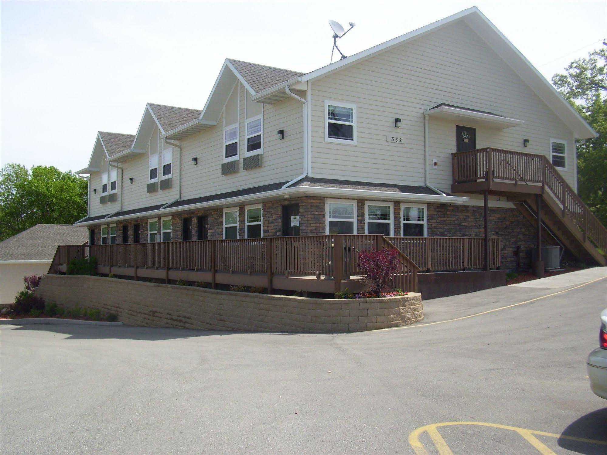 Price Pointe Inn Waukesha Exterior photo