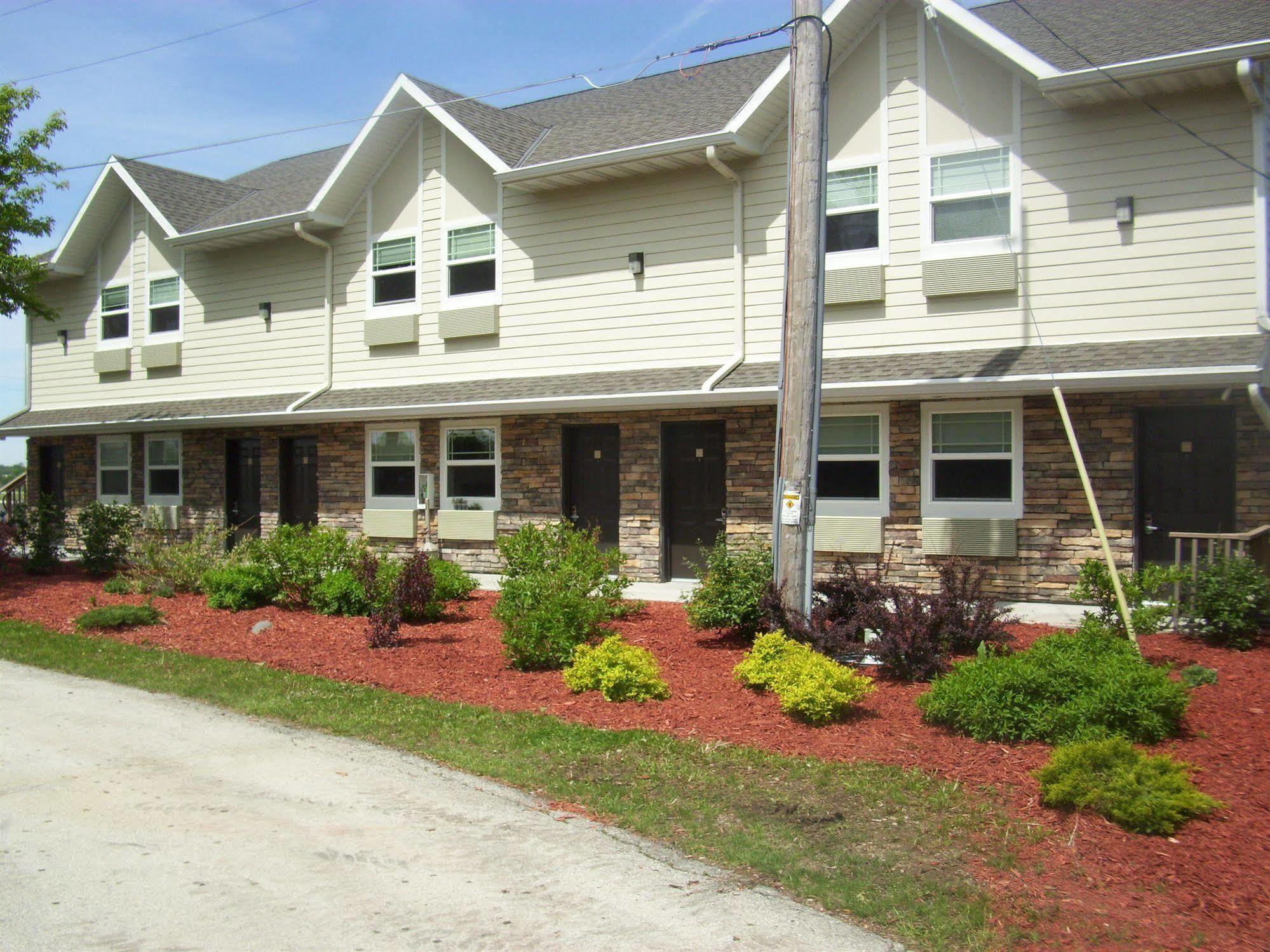 Price Pointe Inn Waukesha Exterior photo